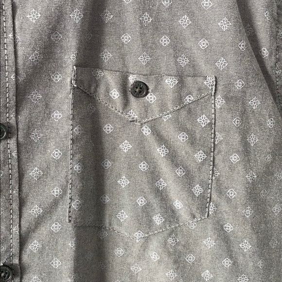 Casual Buttondown Shortsleeved - Picture 2 of 2